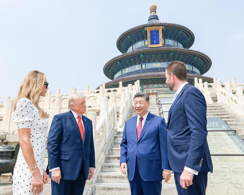 Chủ tịch Trung Quốc Tập Cận Bình và Tổng thống Mỹ Donald Trump thăm Thiên Đàn tại thủ đô Bắc Kinh, ngày 14/5/2026. Ảnh: Xinhua