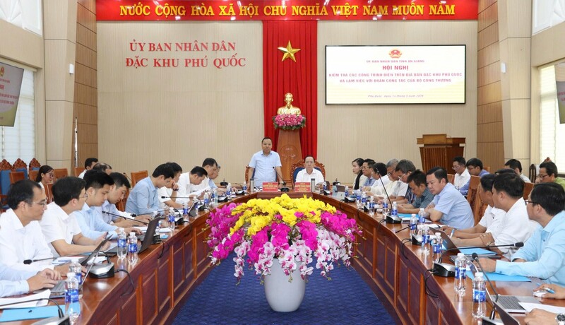 Quang cảnh buổi làm việc. Ảnh: Như Ngọc