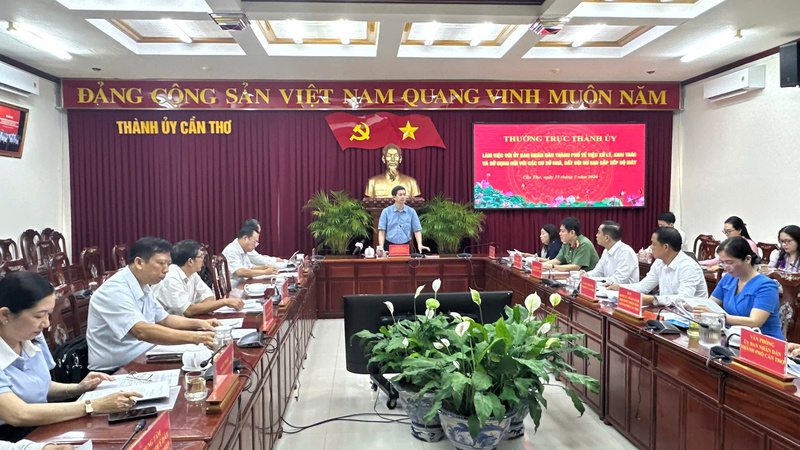 Quang cảnh tại buổi làm việc. Ảnh: Phạm Hải.