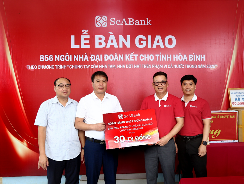 SeABank bàn giao nhà cho tỉnh Hòa Bình cũ, nay là tỉnh Phú Thọ.