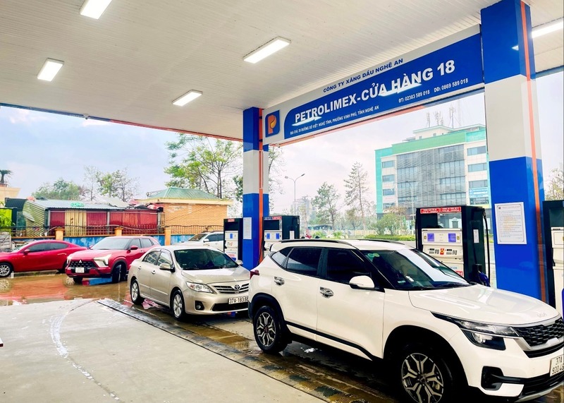 Xăng E10 đã được đưa ra kinh doanh tại các cửa hàng xăng dầu của Công ty TNHH Petrolimex Nghệ An từ cuối tháng 4. Ảnh: Mai Liễu