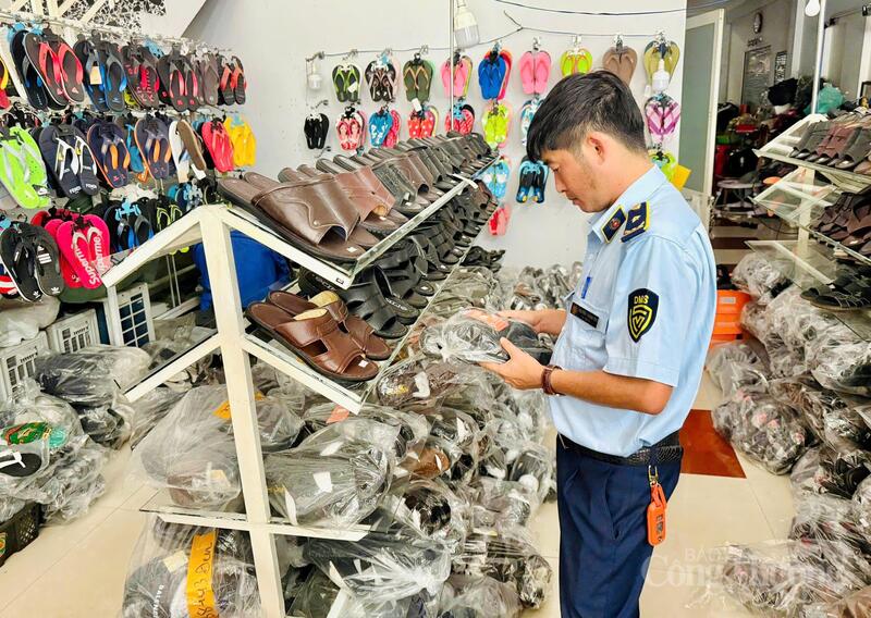 Một số nhóm hàng hóa có nguy cơ cao bị làm giả, làm nhái và xâm phạm quyền sở hữu trí tuệ như: giày dép, quần áo thời trang, túi xách, kính mắt, trang sức,...