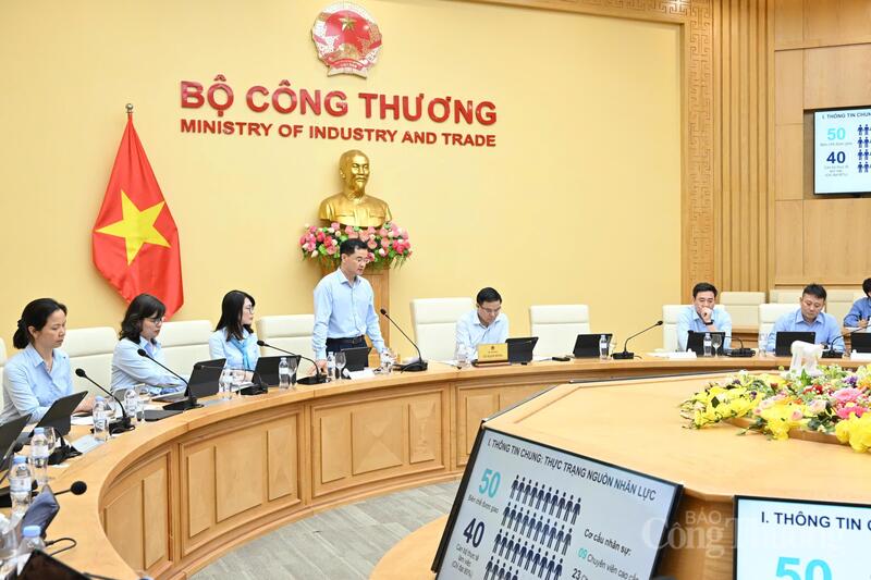 Vụ Kế hoạch, Tài chính và Quản lý doanh nghiệp đã triển khai phân cấp, phân quyền 100% các thủ tục hành chính thuộc thẩm quyền Bộ Công Thương. Ảnh: Cấn Dũng