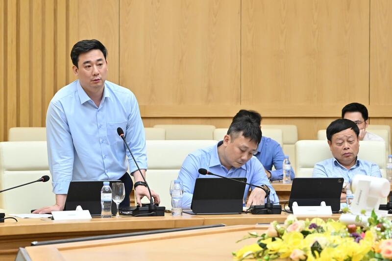 Chùm ảnh: Bộ trưởng Lê Mạnh Hùng làm việc với Vụ Kế hoạch Tài chính và Quản lý doanh nghiệp - 7