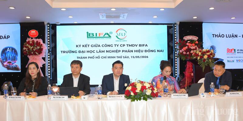 Ban tổ chức giải đáp các câu hỏi của các cơ quan báo chí tại sự kiện. Ảnh: Thanh Minh.