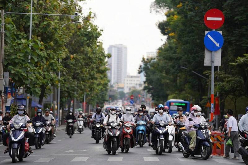 Về chiều tối và đêm, thành phố có khả năng xuất hiện mưa rào và dông vài nơi. Ảnh: Lương Ý.