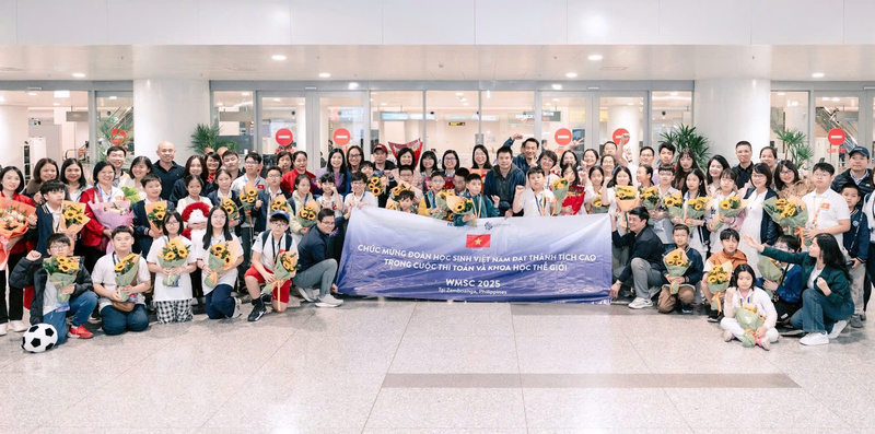 Học sinh nhà trường đã giành được nhiều giải thưởng khi tham gia các sân chơi quốc gia và quốc tế.