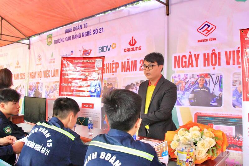 Chương trình do Trường Cao đẳng nghề số 21 - Binh đoàn 15 phối hợp cùng các doanh nghiệp, đơn vị tuyển dụng tổ chức.