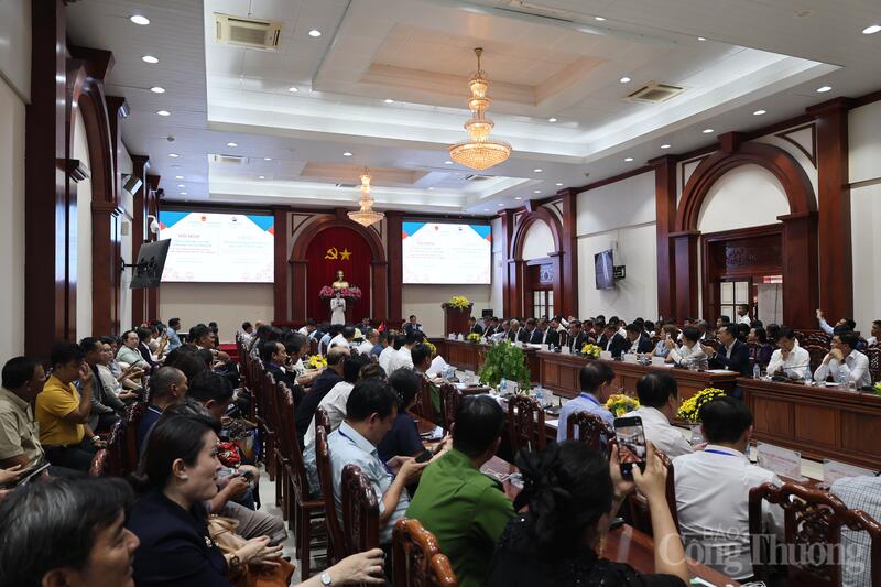 Quang cảnh hội nghị