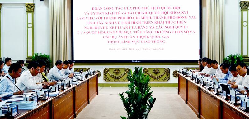 Toàn cảnh buổi làm việc.