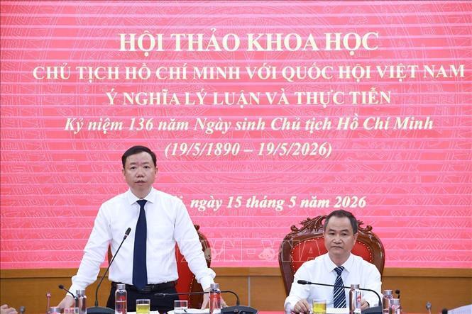 Tiến sĩ Đinh Ngọc Quý, Phó Viện trưởng Viện Hồ Chí Minh và các lãnh tụ của Đảng phát biểu. Ảnh: Tuấn Anh - TTXVN
