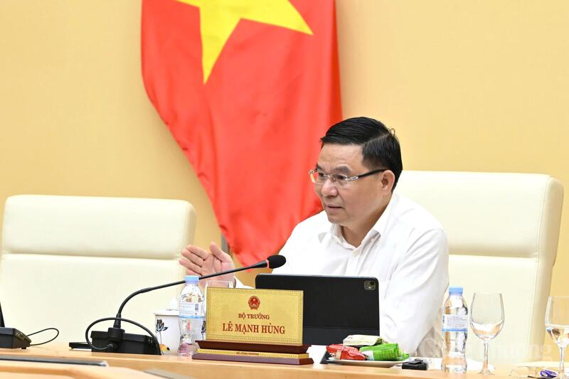 Bộ trưởng Bộ Công Thương Lê Mạnh Hùng chủ trì hội nghị. Ảnh: Cấn Dũng