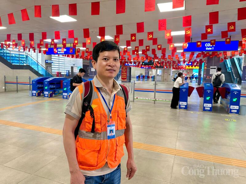 Anh Nguyễn Thế Sự - cộng tác viên hỗ trợ vận hành tuyến metro tại Hà Nội