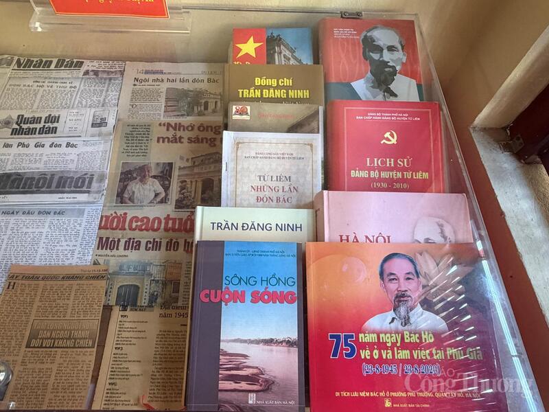 Nhiều tư liệu viết về Chủ tịch Hồ Chí Minh được lưu giữ.