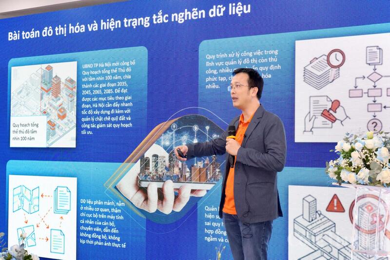 Ông Trần Tuấn Anh đại diện Tập đoàn FPT chia sẻ tại diễn đàn. Ảnh: Phương Hà
