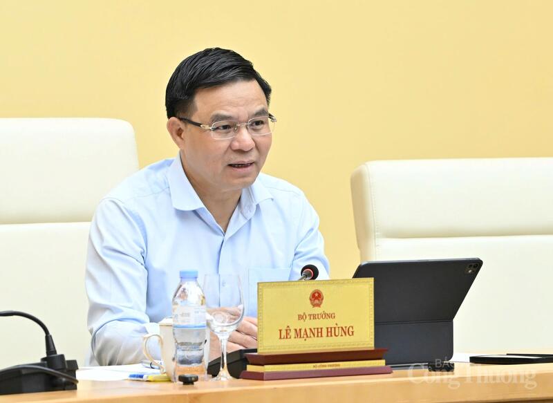 Bộ trưởng Bộ Công Thương Lê Mạnh Hùng chủ trì buổi làm việc. Ảnh: Cấn Dũng