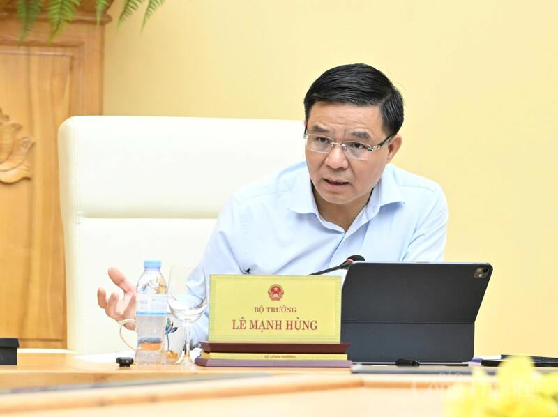 Bộ trưởng Bộ Công Thương Lê Mạnh Hùng yêu cầu Vụ Kế hoạch, Tài chính và Quản lý doanh nghiệp tiếp tục rà soát, hoàn thiện chức năng, nhiệm vụ và cơ cấu tổ chức bộ máy. Ảnh: Cấn Dũng