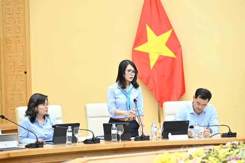 Phó Vụ trưởng Vụ Kế hoạch, Tài chính Mai Thu Hiền phát biểu tại buổi làm việc ngày 15/5. Ảnh: Cấn Dũng