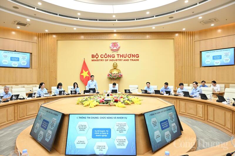 Toàn cảnh buổi làm việc về tình hình triển khai nhiệm vụ của Vụ Kế hoạch, Tài chính trong những tháng đầu năm 2026. Ảnh: Cấn Dũng