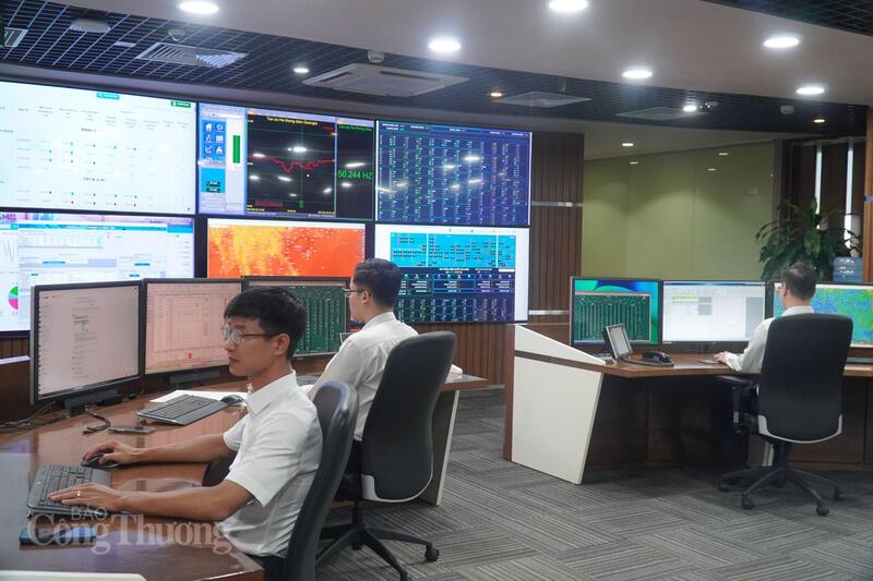 Nắng nóng trên diện rộng, sản lượng điện tiêu thụ của cả 3 miền Bắc, Trung, Nam đều xác nhận mức cao nhất từ đầu năm đến nay. Ảnh: Thu Hường