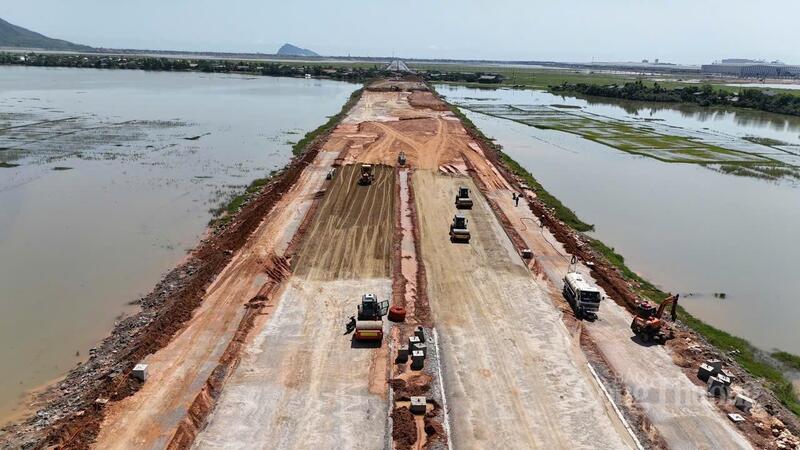 Hà Tĩnh hiện thực hóa mục tiêu đồng bộ hạ tầng, đáp ứng yêu cầu cấp thiết khi Khu kinh tế Vũng Áng đón hàng loạt dự án công nghiệp, logistics và cảng biển quy mô lớn. Ảnh: Thành Đô