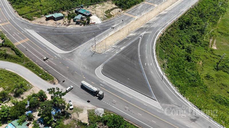 Đối với các hoạt động sản xuất công nghiệp, tuyến giao thông có ý nghĩa đặc biệt trong việc vận chuyển nguyên liệu, hàng hóa phục vụ trực tiếp cho hoạt động sản xuất lẫn logistics. Ảnh: Thành Đô