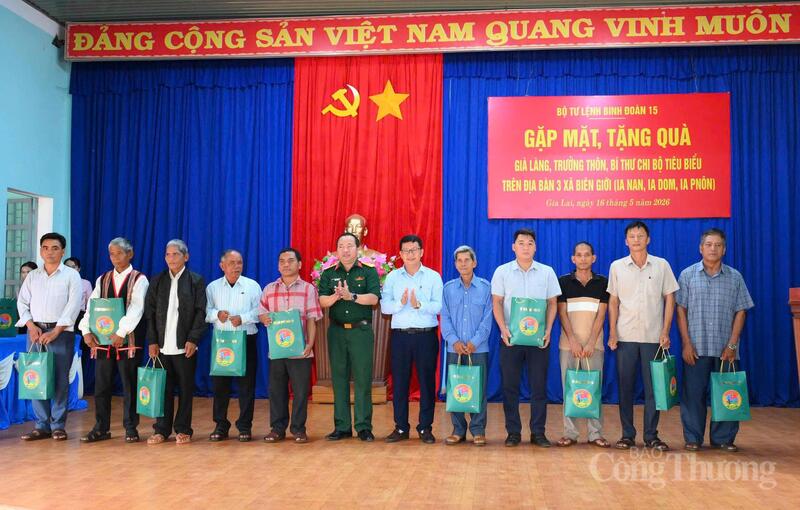 Những phần quà mang ý nghĩa động viên tinh thần, thể hiện sự quan tâm, sẻ chia của cán bộ, chiến sĩ Binh đoàn đối với lực lượng nòng cốt ở cơ sở.