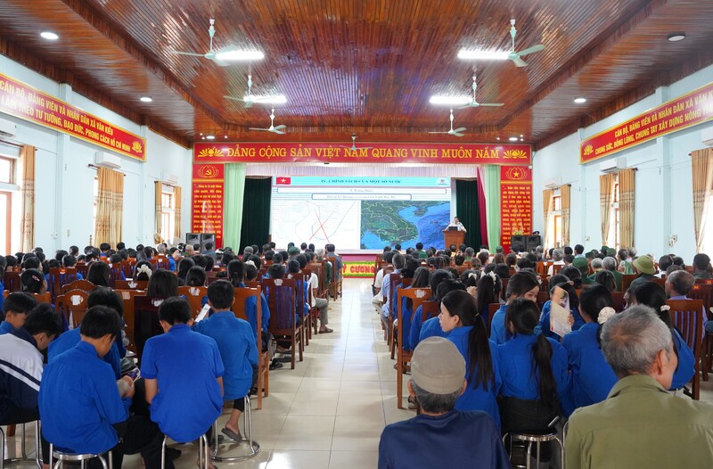 Đông đảo người dân xã Văn Kiều tham dự chương trình. Ảnh: Mai Liễu