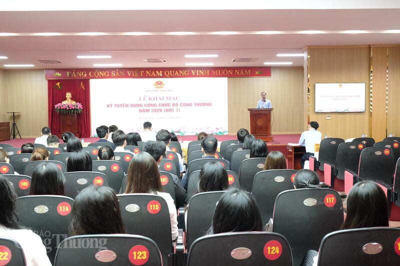 Toàn cảnh lễ khai mạc.