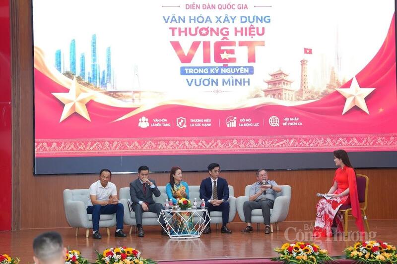 Diễn giả tham gia sự kiện. Ảnh: NH