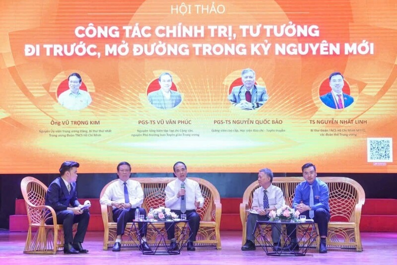 Các đại biểu trao đổi tại hội thảo.