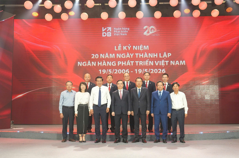 Đại diện các bộ, ngành và lãnh đạo VDB chụp ảnh kỷ niệm