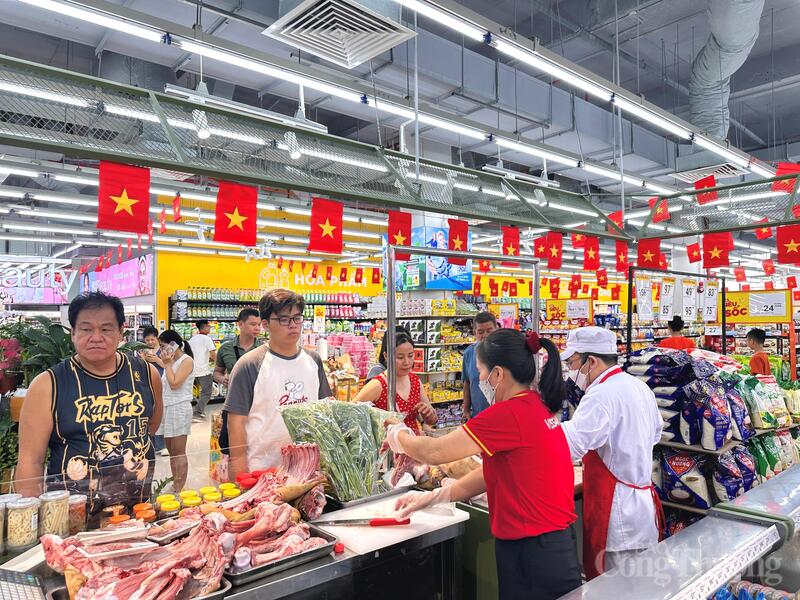Các kênh bán lẻ cung ứng hàng hóa đa dạng, giá cả ổn định