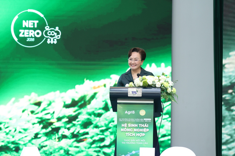 Bà Đặng Huỳnh Ức My, Chủ tịch HĐQT AgriS chia sẻ về chiến lược phát triển giai đoạn 2025-2030 và cam kết hành động vì lợi ích của cổ đông tại Đại hội đồng cổ đông thường niên niên độ 2024-2025.