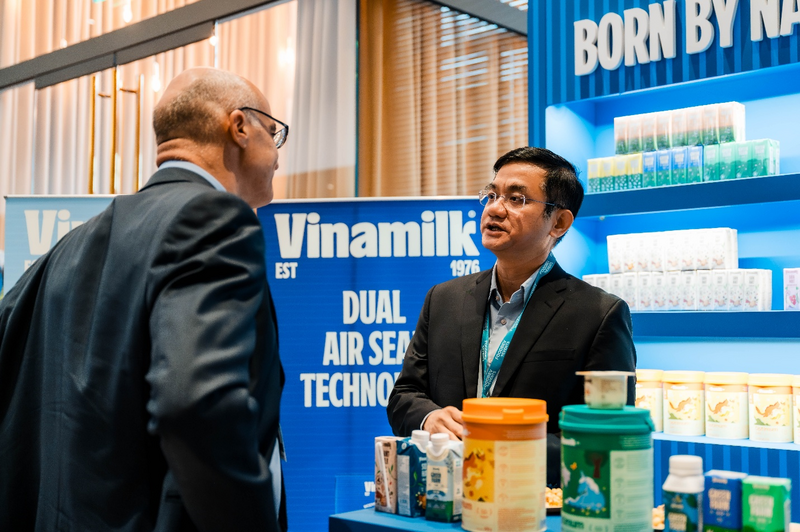 &Ocirc;ng Nguyễn Quang Tr&iacute;, Gi&aacute;m đốc Điều h&agrave;nh Marketing cho biết Vinamilk x&aacute;c định minh bạch l&agrave; lựa chọn mang t&iacute;nh chiến lược d&agrave;i hạn, gắn với tr&aacute;ch nhiệm bảo vệ sức khỏe cộng đồng. Ảnh: Vi Nam