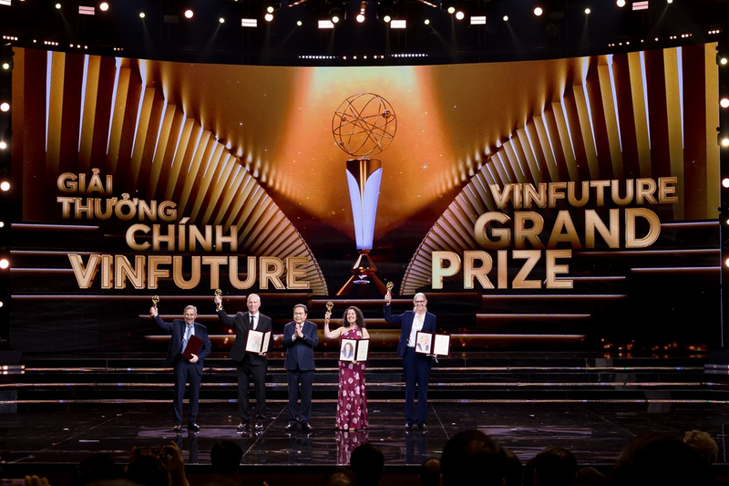 Giải thưởng Chính VinFuture 2025 được trao cho các nhà khoa học phát triển vaccine HPV. Năm 2026, đề cử tiếp tục tập trung vào y học và chăm sóc sức khỏe, chiếm 38,4%, cùng nhiều lĩnh vực thiết yếu khác.