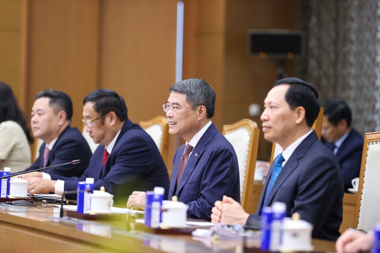 Thủ tướng Chính phủ và Đại sứ Nga đã trao đổi và thống nhất về các phương hướng và biện pháp thúc đẩy hợp tác song phương trên tất cả các lĩnh vực - Ảnh: VGP/Nhật Bắc