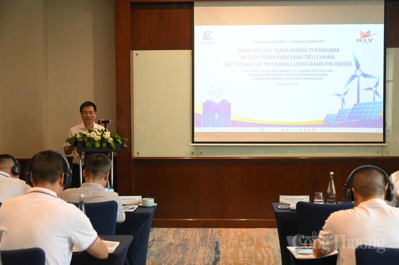 Trường Đại học Điện lực tham gia tổ chức Tọa đàm “Trao đổi xây dựng phòng thí nghiệm và quy trình kiểm định tiêu chuẩn hệ thống lưu trữ năng lượng bằng pin (BESS)”. Ảnh: P.C