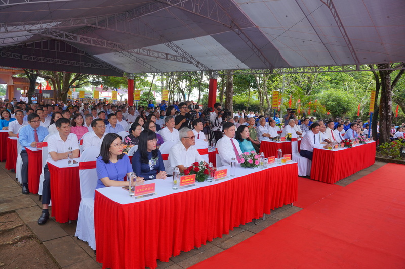 Đắk Lắk: Dâng hương kỷ niệm 136 năm Ngày sinh Chủ tịch Hồ Chí Minh - 3