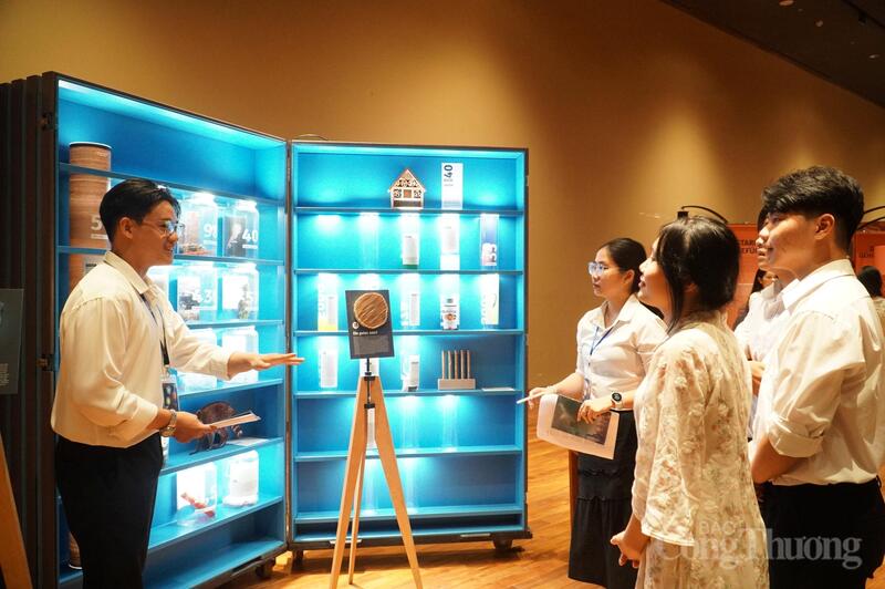 Khu vực triển lãm Kỷ nhân sinh, giới thiệu các nội dung về thời kỳ con người đang sống.