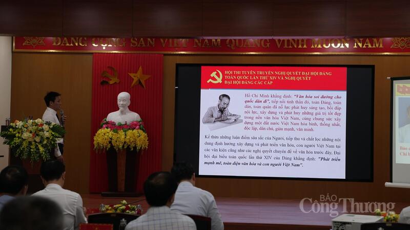 Báo cáo viên Nguyễn Tuấn Khiêm- Chi bộ Khối văn phòng Sở Công Thương tỉnh Quảng Trị báo cáo tại Hội thi
