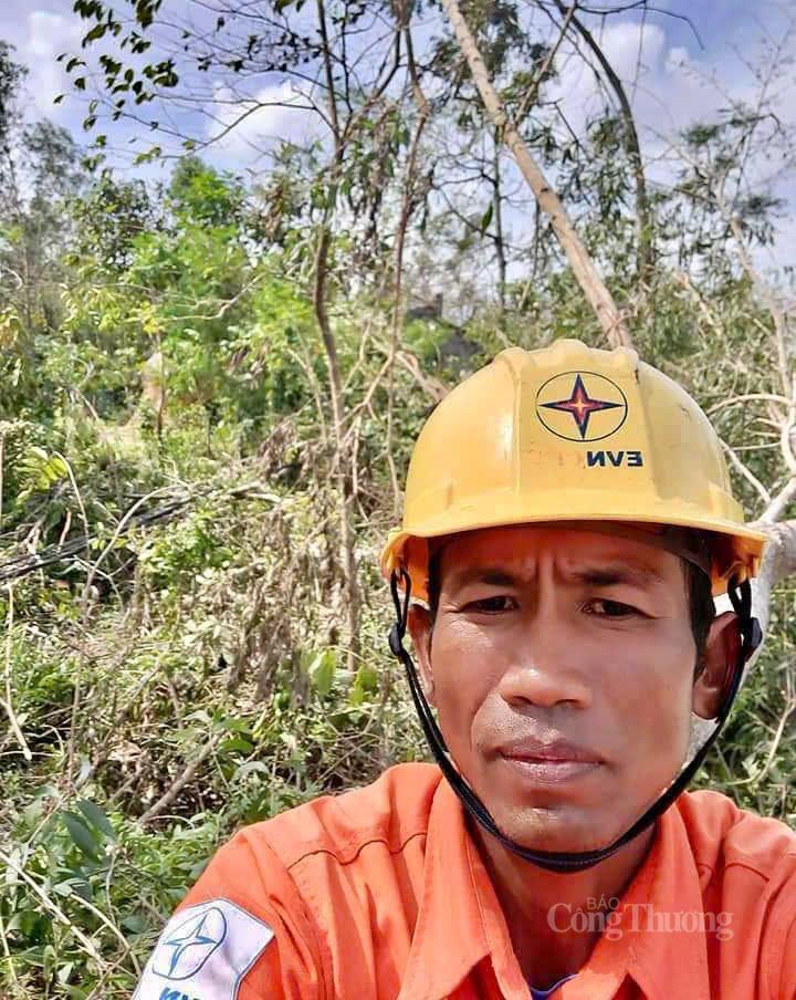 Anh Siu Sek còn là đảng viên gương mẫu, luôn đau đáu với sự phát triển của buôn làng mình sinh ra và lớn lên. Ảnh: NVCC