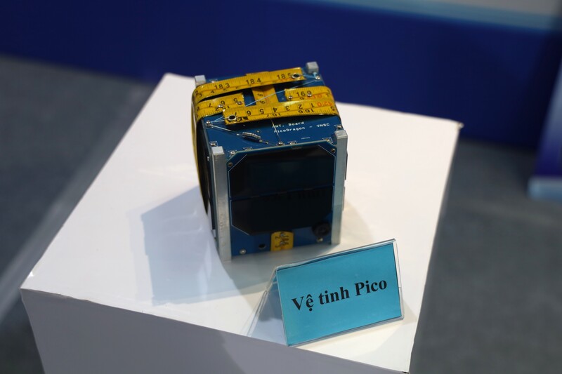 Vệ tinh siêu nhỏ Pico Dragon được phóng ra từ trạm Vũ trụ quốc tế ISS từ ngày 19/11/2013. Đây là vệ tinh do các nhà khoa học từ Viện Hàn lâm Khoa học và Công nghệ Việt Nam nghiên cứu và chế tạo.