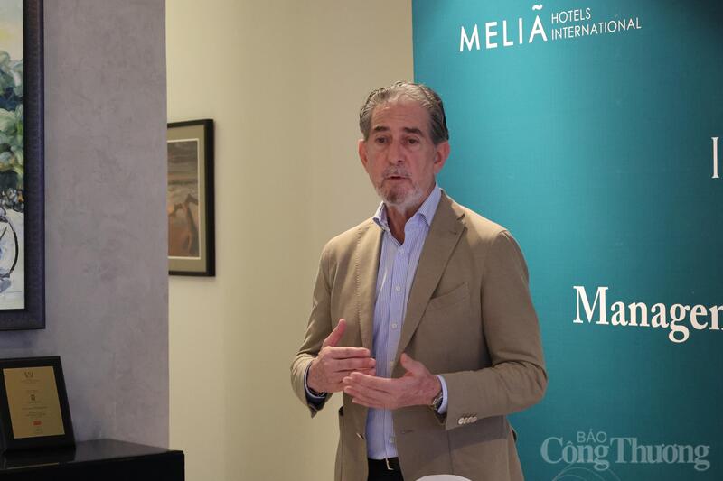Ông André P. Gerondeau, Giám đốc vận hành Meliá Hotels International phát biểu tại buổi lễ.