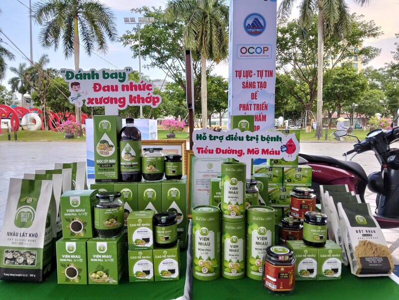 Các đơn vị không ngừng cải tiến bao bì, mẫu mã để sản phẩm có cơ hội vươn xa hơn. Ảnh: Diễm Phúc