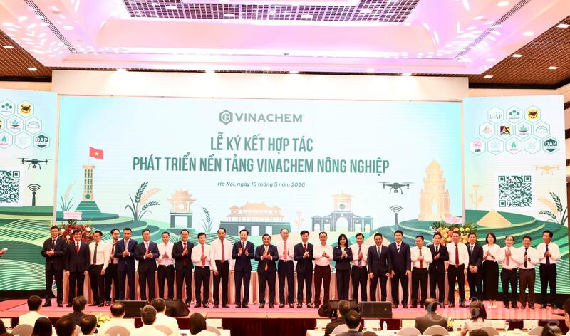 Lễ ký kết hợp tác phát triển nền tảng Vinachem nông nghiệp. Ảnh: Phương Hà