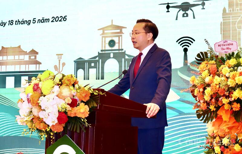 Ông Nguyễn Hữu Tú, Phó Bí thư Đảng ủy, thành viên Hội đồng thành viên, Tổng Giám đốc Tập đoàn Hoá chất Việt Nam phát biểu tại hội nghị. Ảnh: Phương Hà