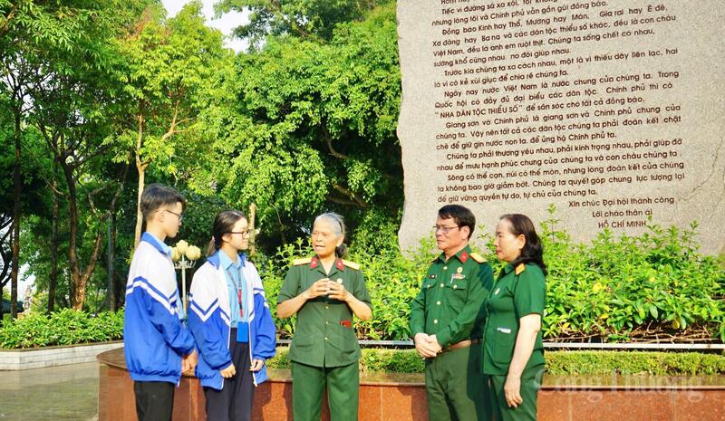 Giữa nhịp sống đổi thay, lời Bác năm xưa vẫn đang được đồng bào Tây Nguyên gìn giữ bằng tất cả niềm tin và lòng biết ơn sâu sắc. Ảnh: Hiền Mai