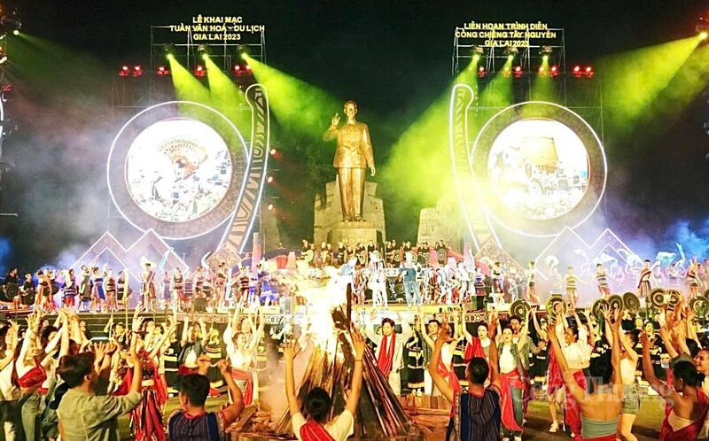 Liên hoan trình diễn cồng chiêng Tây Nguyên 2023- một lễ hội của sự đoàn kết. Ảnh: Hiền Mai