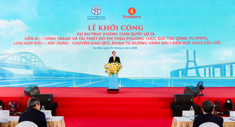 Ông Nguyễn Việt Quang - Phó Chủ tịch Hội đồng Quản trị kiêm Tổng giám đốc Tập đoàn Vingroup phát biểu báo cáo về dự án
